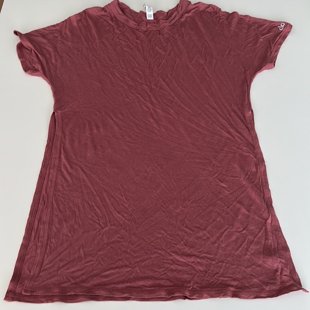 ALO Yoga Women's Short Sleeve Tee in Dusty Rose